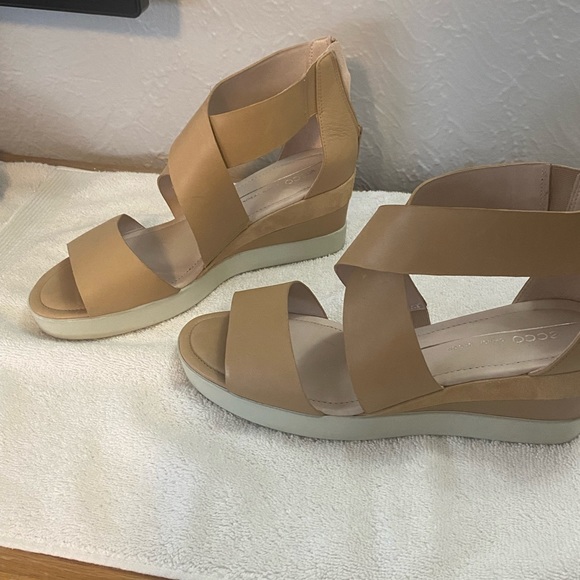 Ecco wedge sandal. Worn once - Picture 3 of 5
